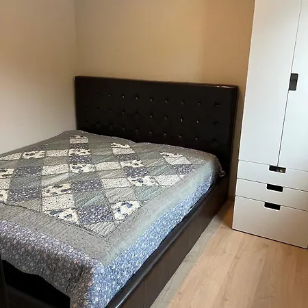 New & Modern In A Quiet Area With Free Parking 아파트 *